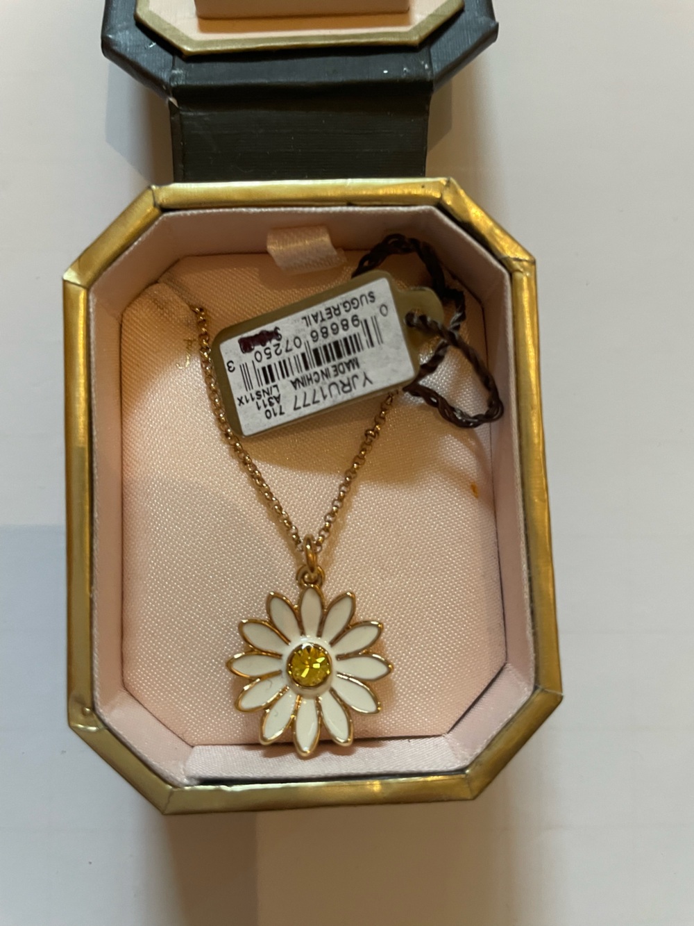Juicy Couture Daisy Pendant Necklace White Enamel Petals and Yellow Gem Center